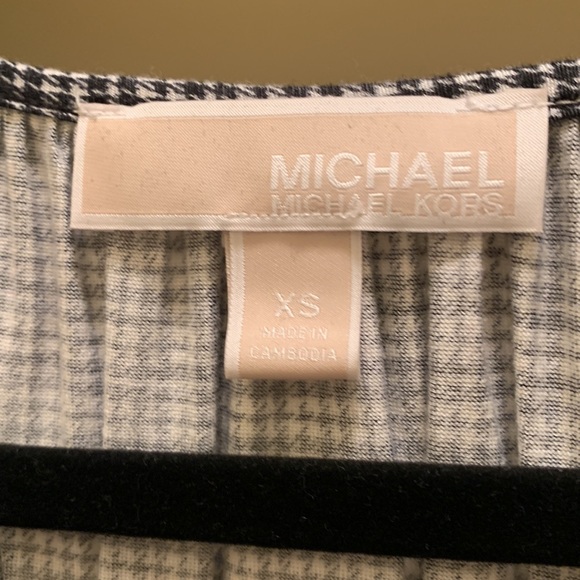 Top - Picture 2 of 4